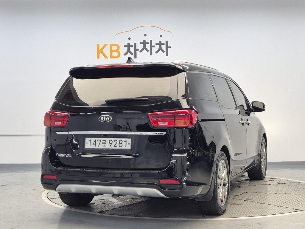 KIA Carnival - Vista 3