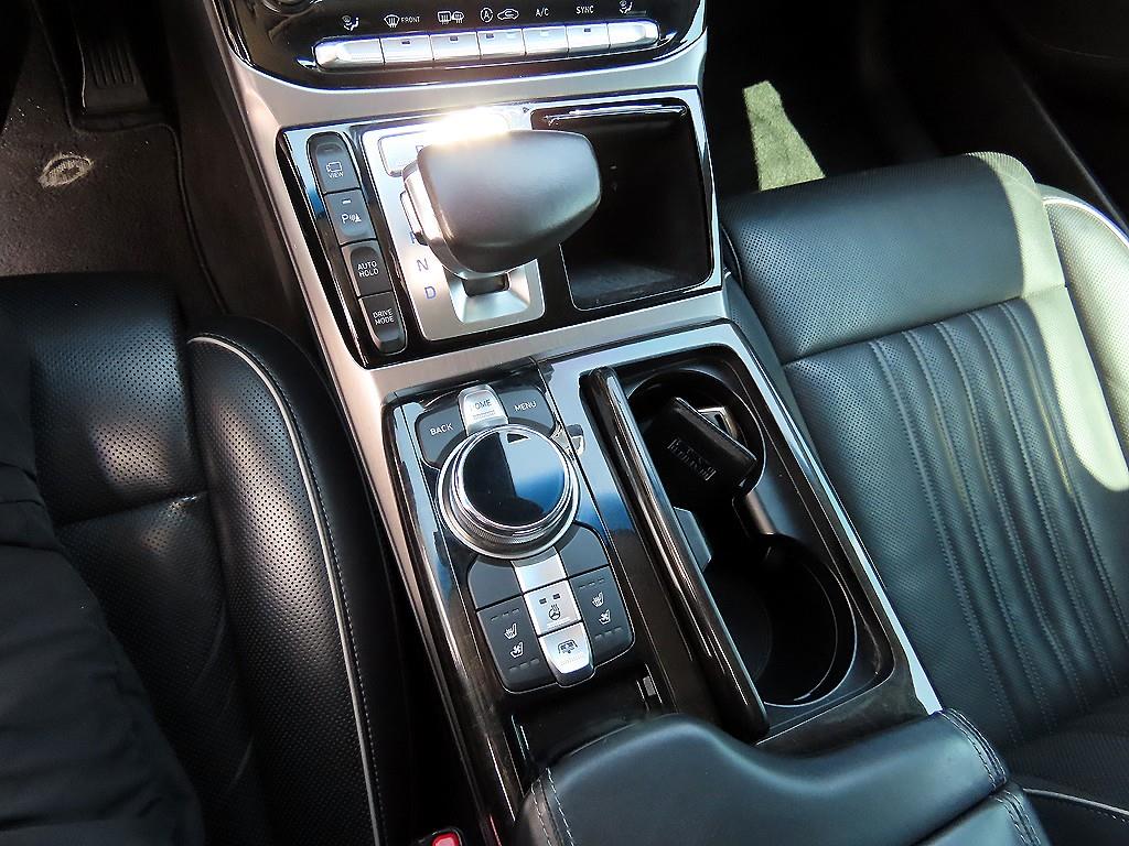 Genesis EQ900 - Vista 10