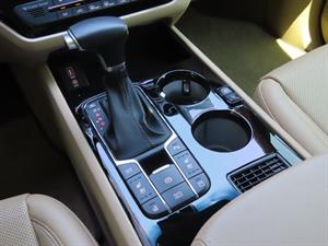 KIA Carnival - Vista 12