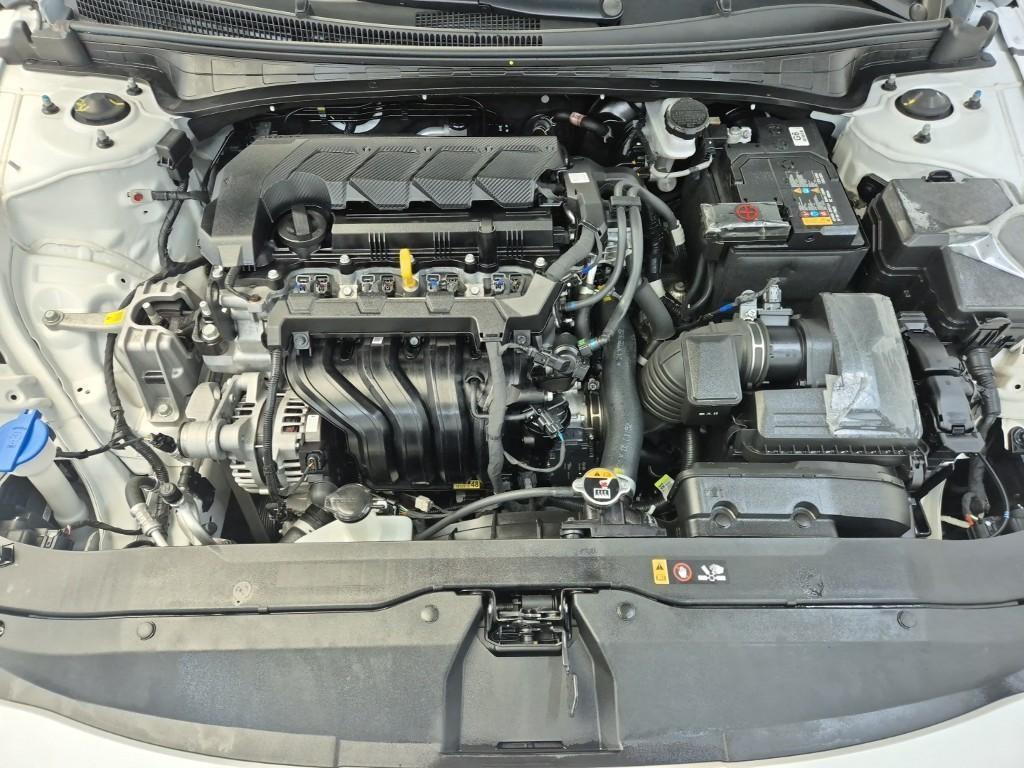 HYUNDAI Avante - Vista 5