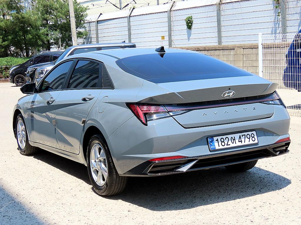 HYUNDAI Avante - Vista 3