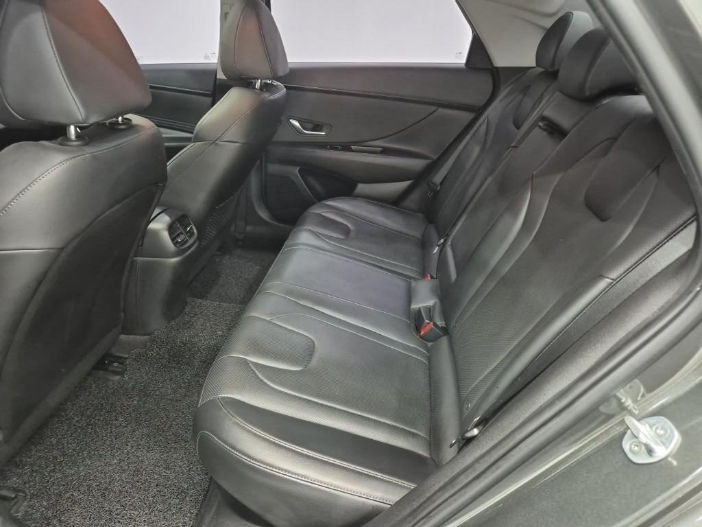 HYUNDAI Avante - Vista 12