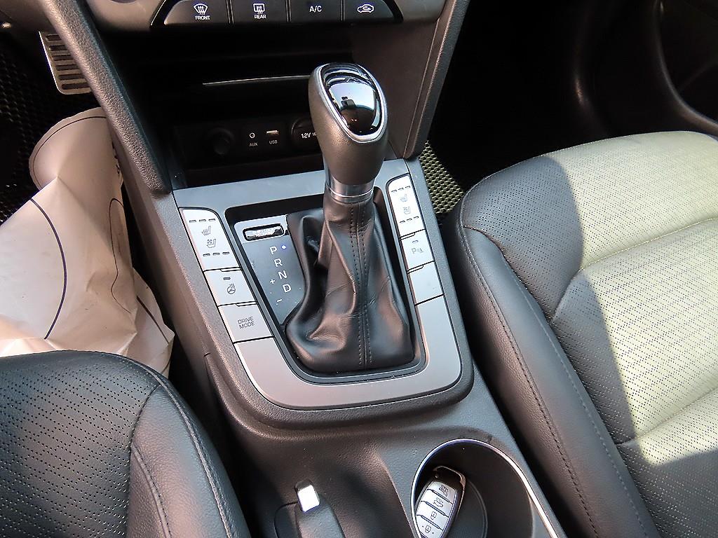 HYUNDAI Avante - Vista 11