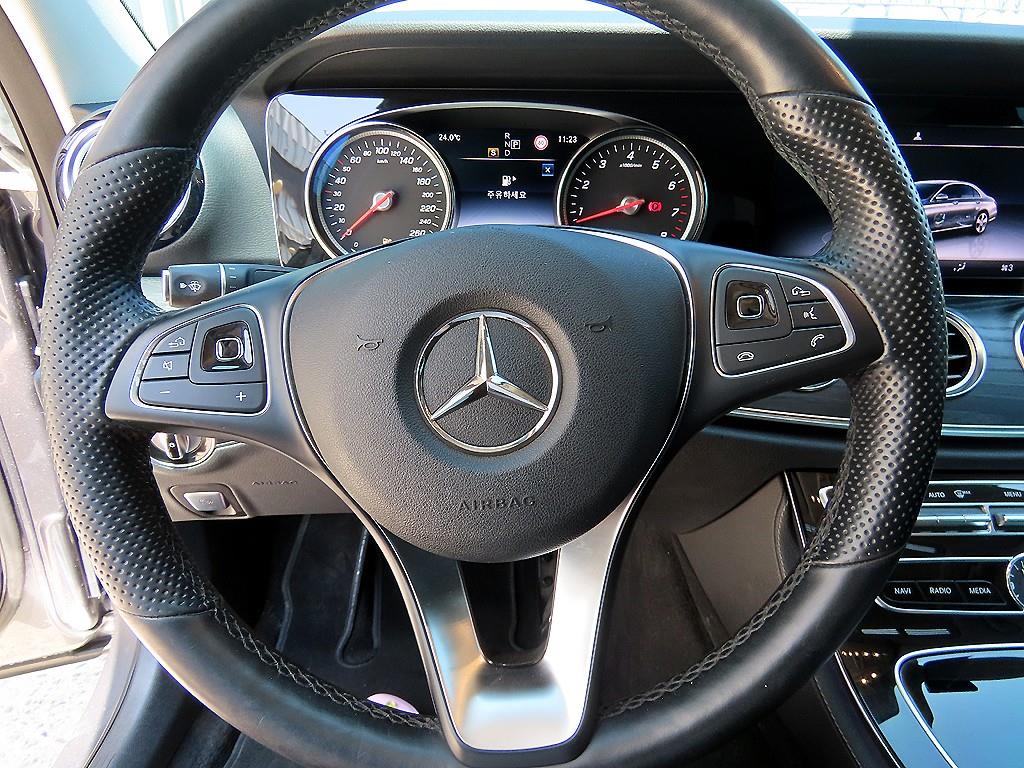 Mercedes Benz E class - Vista 8