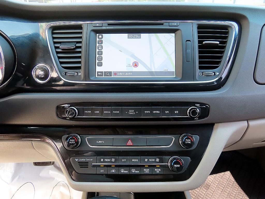 KIA Carnival - Vista 11