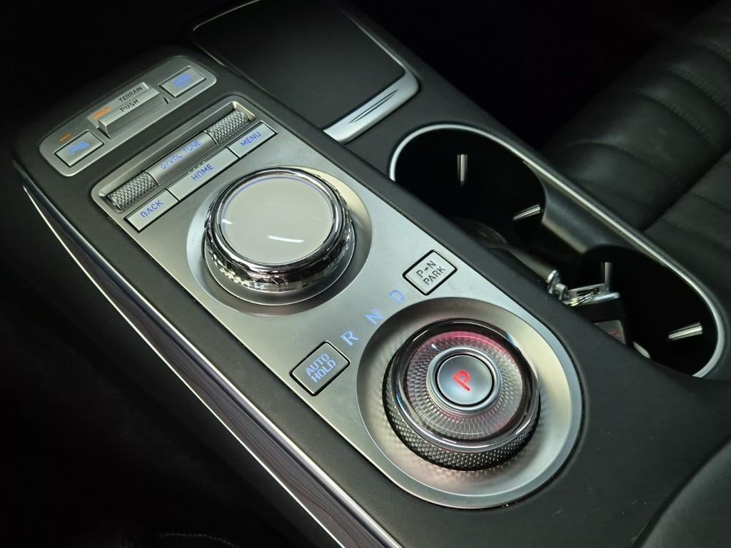 Genesis GV70 - Vista 8