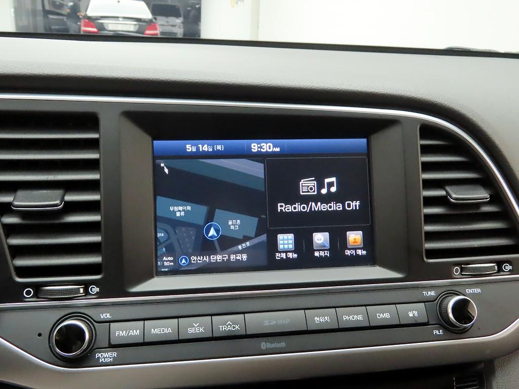 HYUNDAI Avante - Vista 8