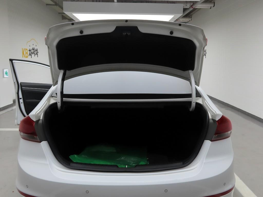 HYUNDAI Avante 2016 Blanco - Importación desde Corea - HF Imports Iquique - Foto 17