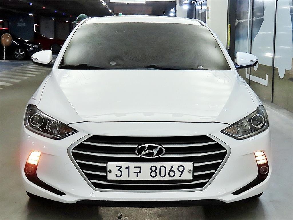 HYUNDAI Avante - Vista 2