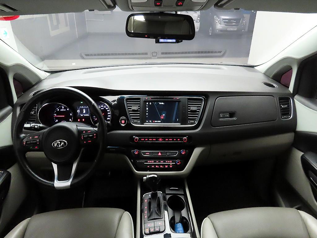 KIA Carnival - Vista 8