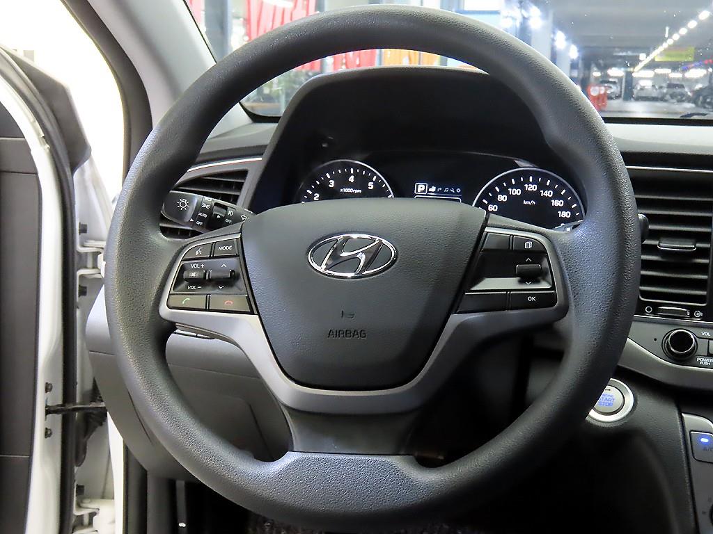 HYUNDAI Avante - Vista 8