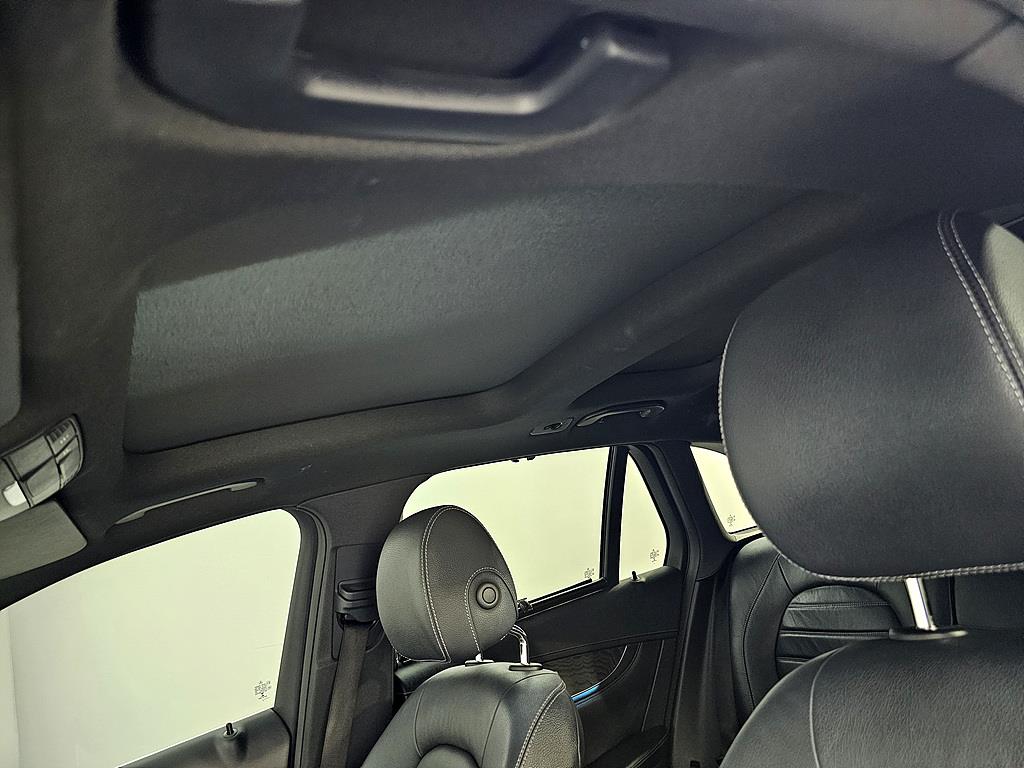 Mercedes Benz GLC Class - Vista 12