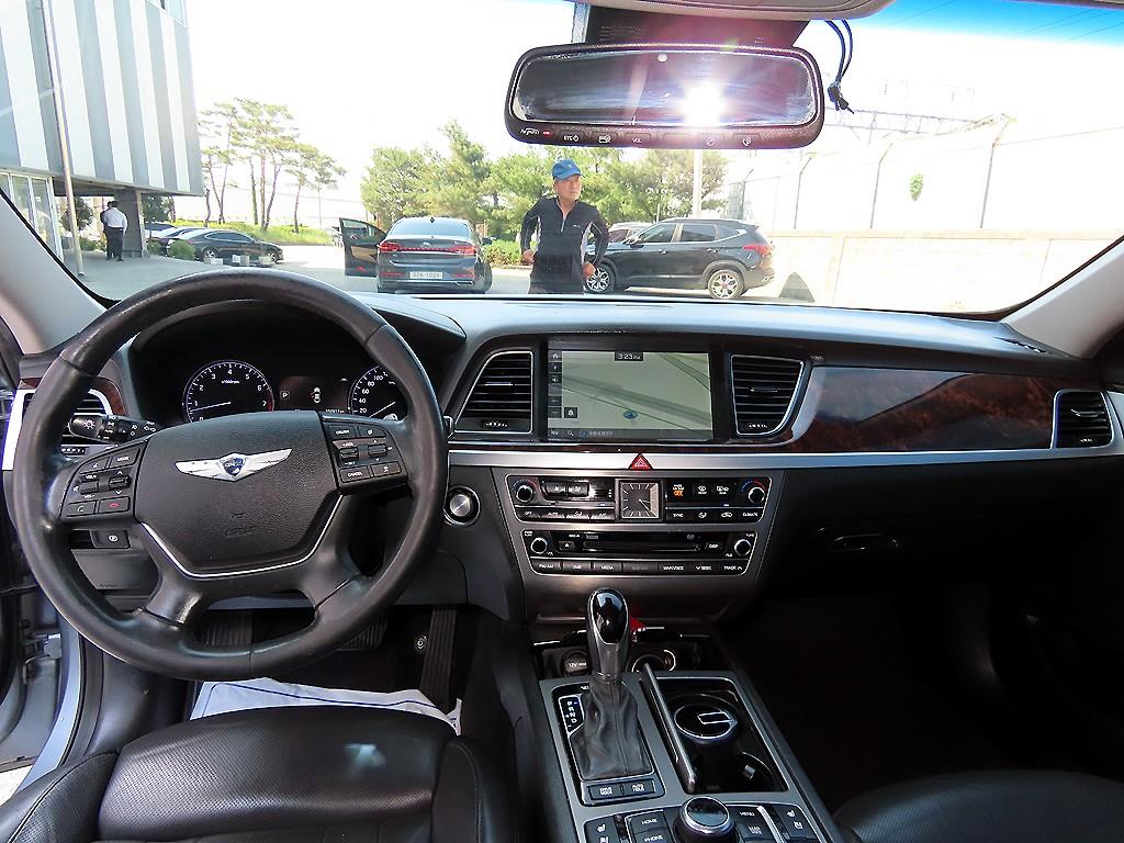 HYUNDAI Genesis - Vista 7