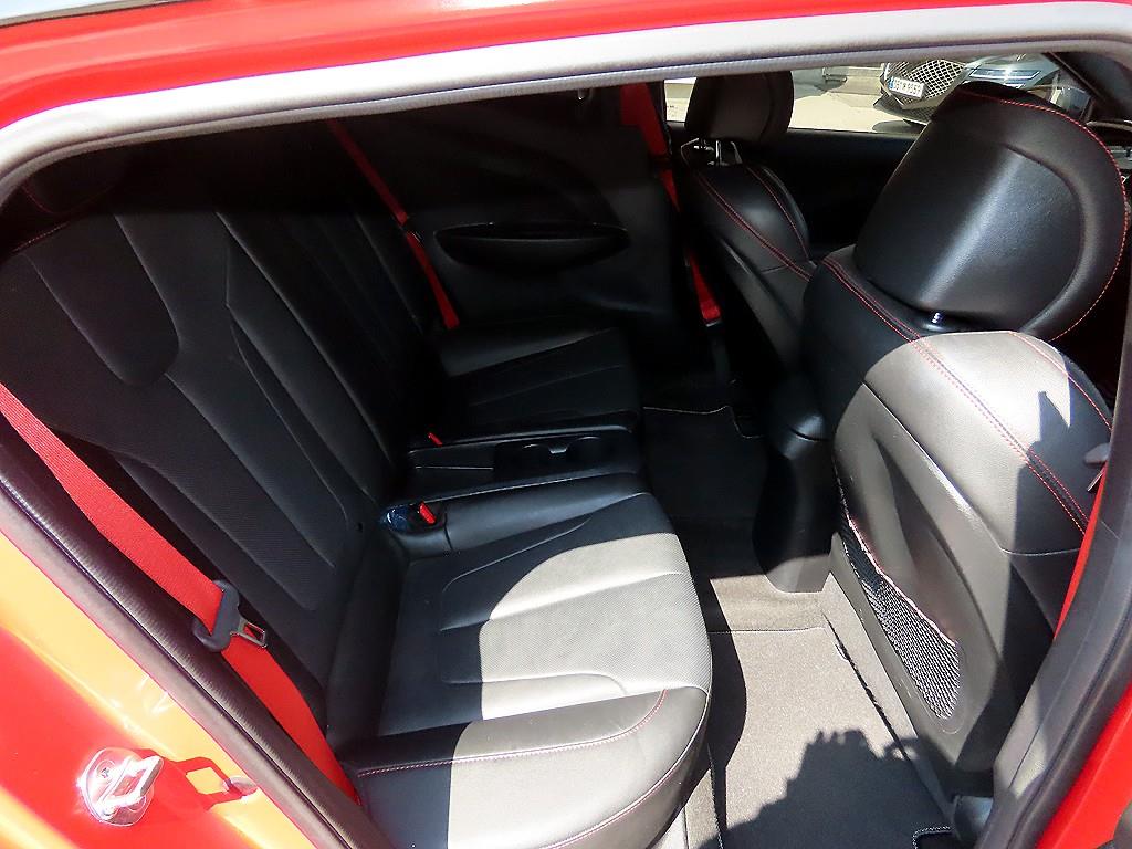 HYUNDAI Veloster - Vista 6
