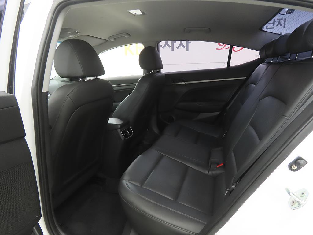 HYUNDAI Avante - Vista 6