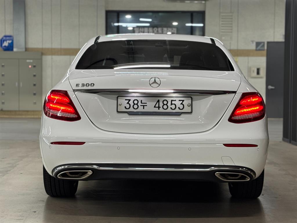 Mercedes Benz E class - Vista 4