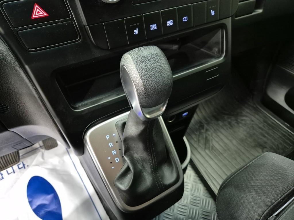HYUNDAI Staria - Vista 8