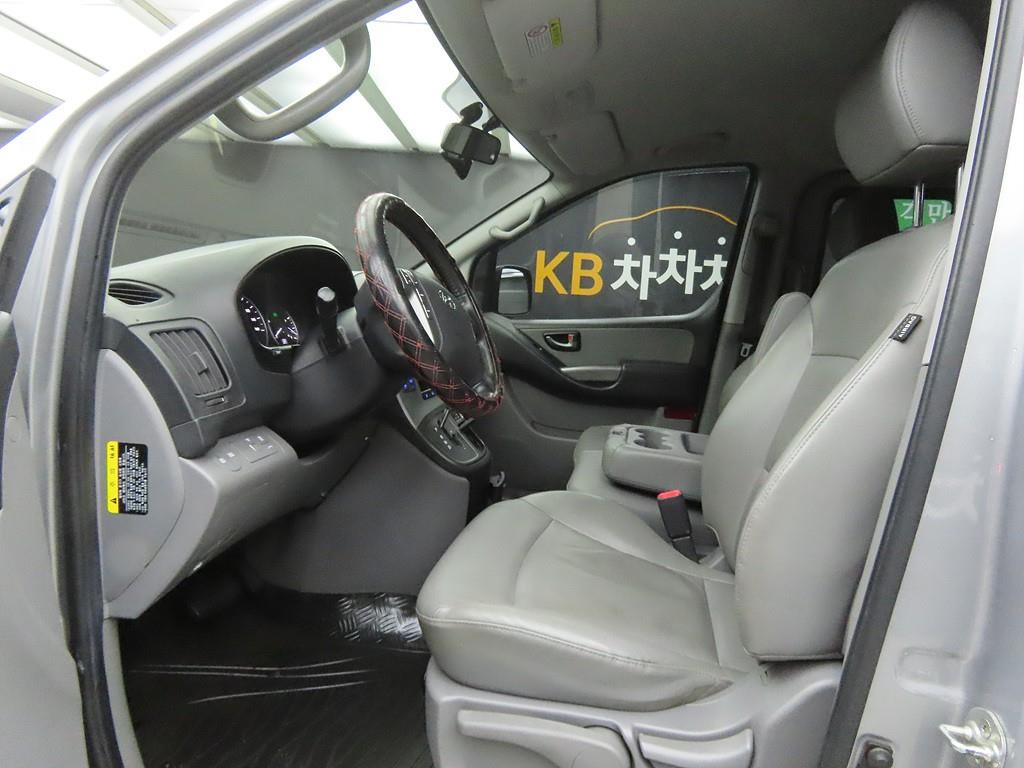 HYUNDAI Starex - Vista 5