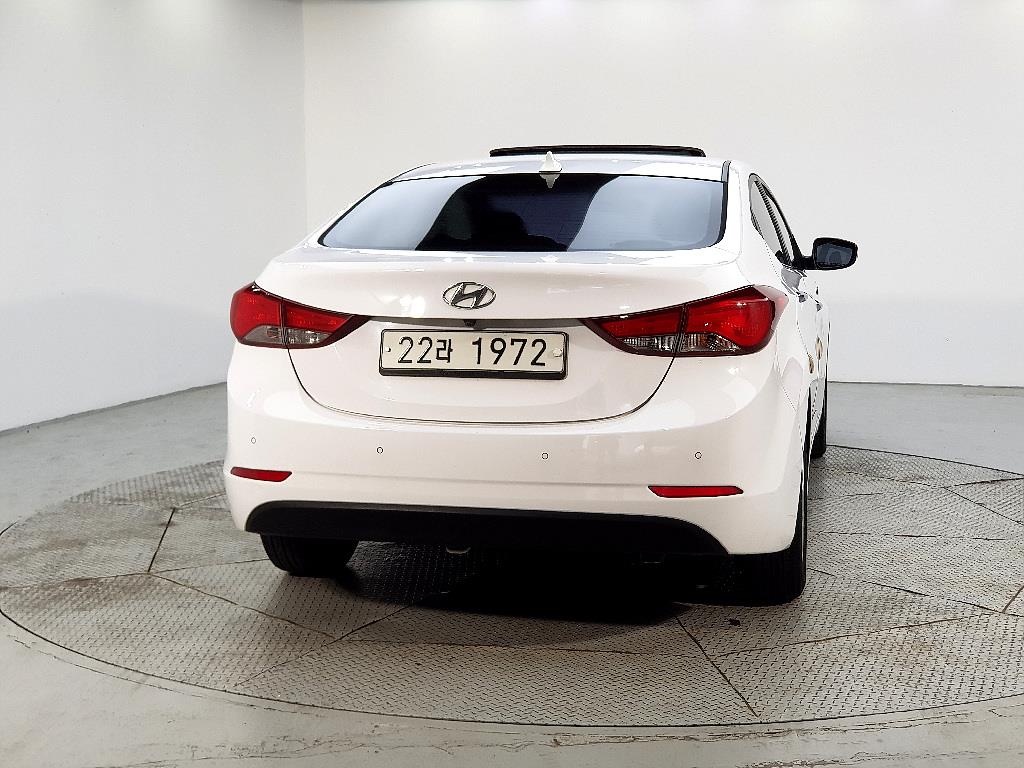 HYUNDAI Avante - Vista 3