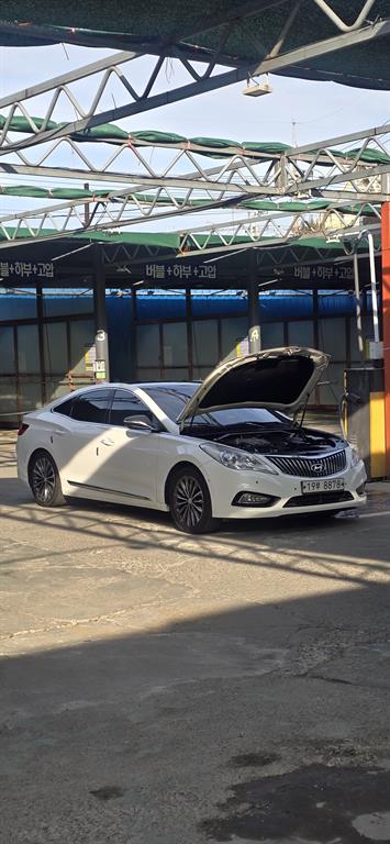 HYUNDAI Grandeur - Vista 10