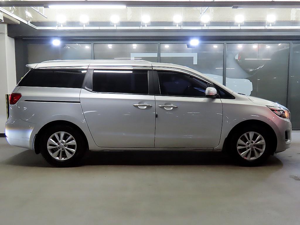 KIA Carnival - Vista 3