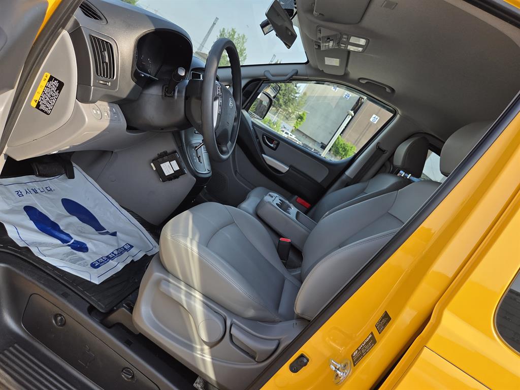 HYUNDAI Starex 2021 Amarillo - Importación desde Corea - HF Imports Iquique - Foto 16