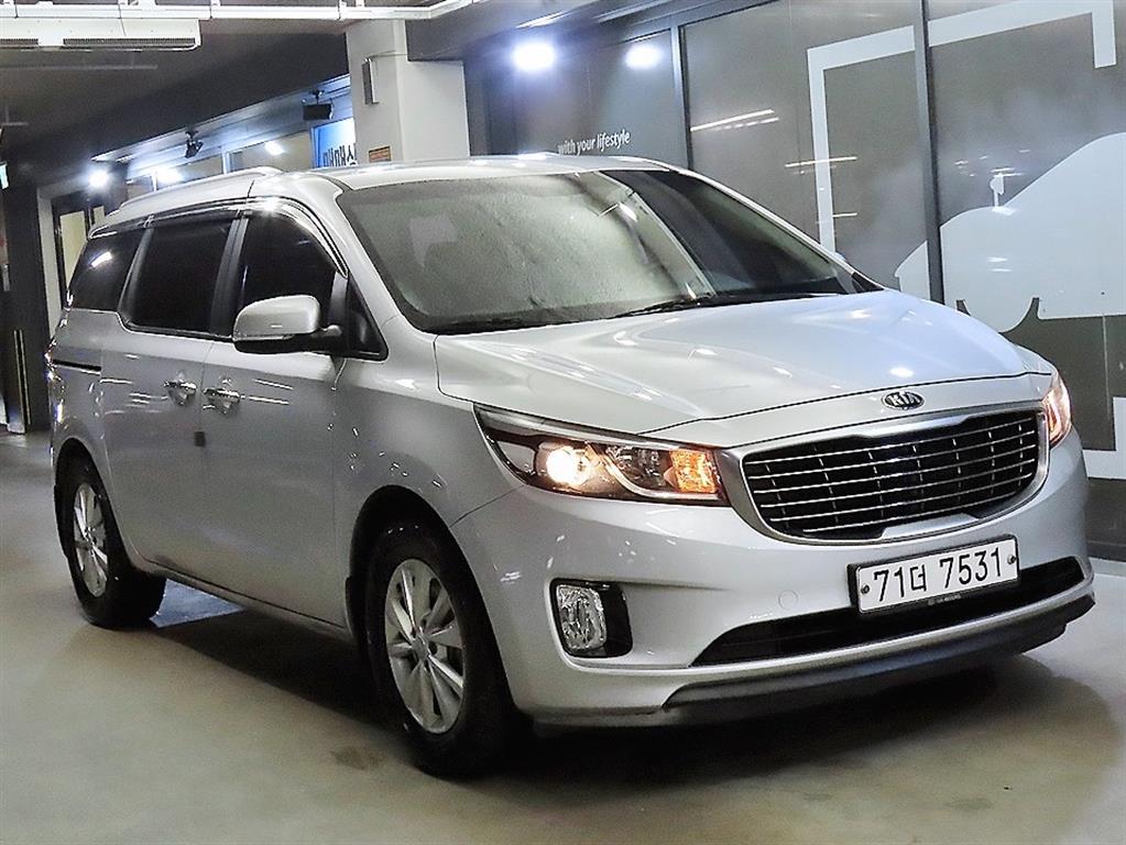 KIA Carnival 2015 Plateado - Importación desde Corea - HF Imports Iquique - Foto 1