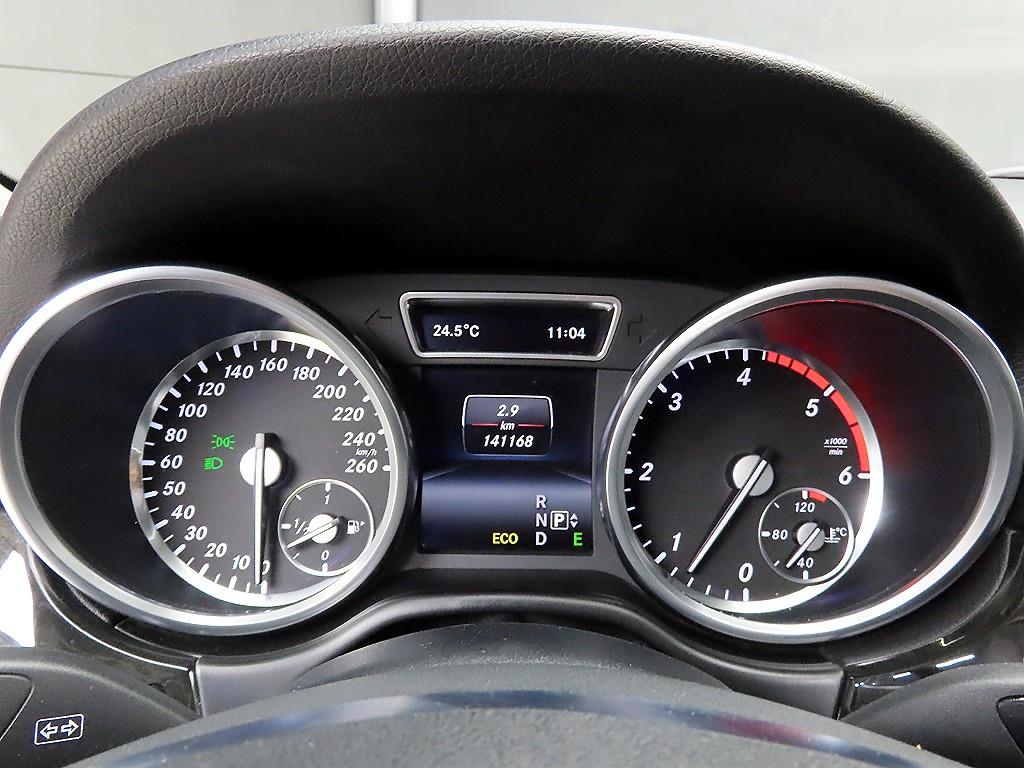 Mercedes Benz M Class - Vista 8