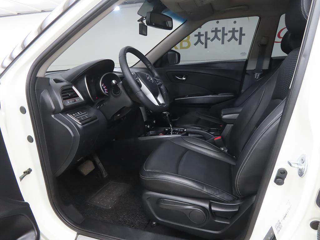 Ssangyong Tivoli - Vista 5