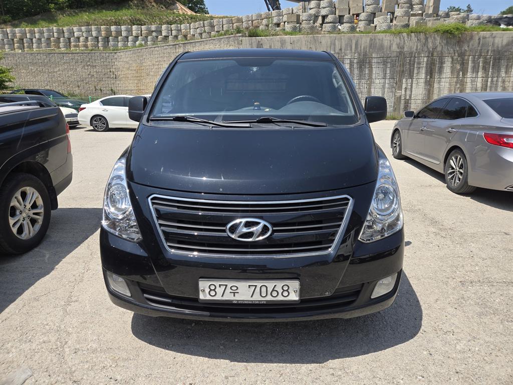 HYUNDAI Starex 2018 Negro - Importación desde Corea - HF Imports Iquique - Foto 1