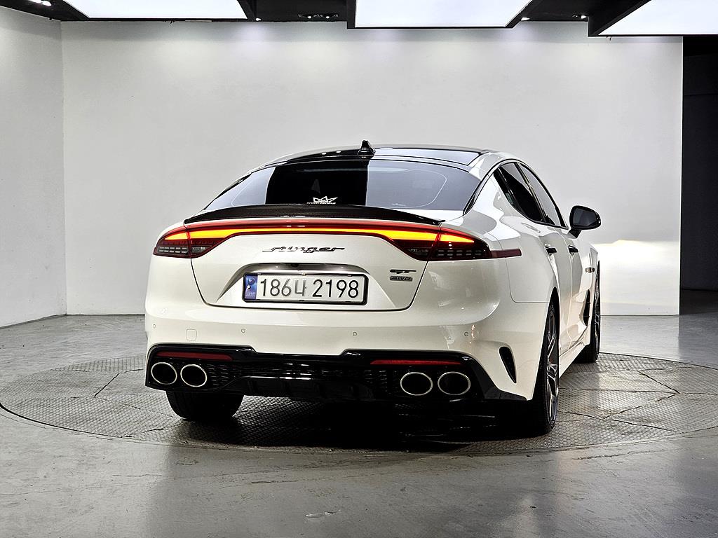 KIA Stinger - Vista 3