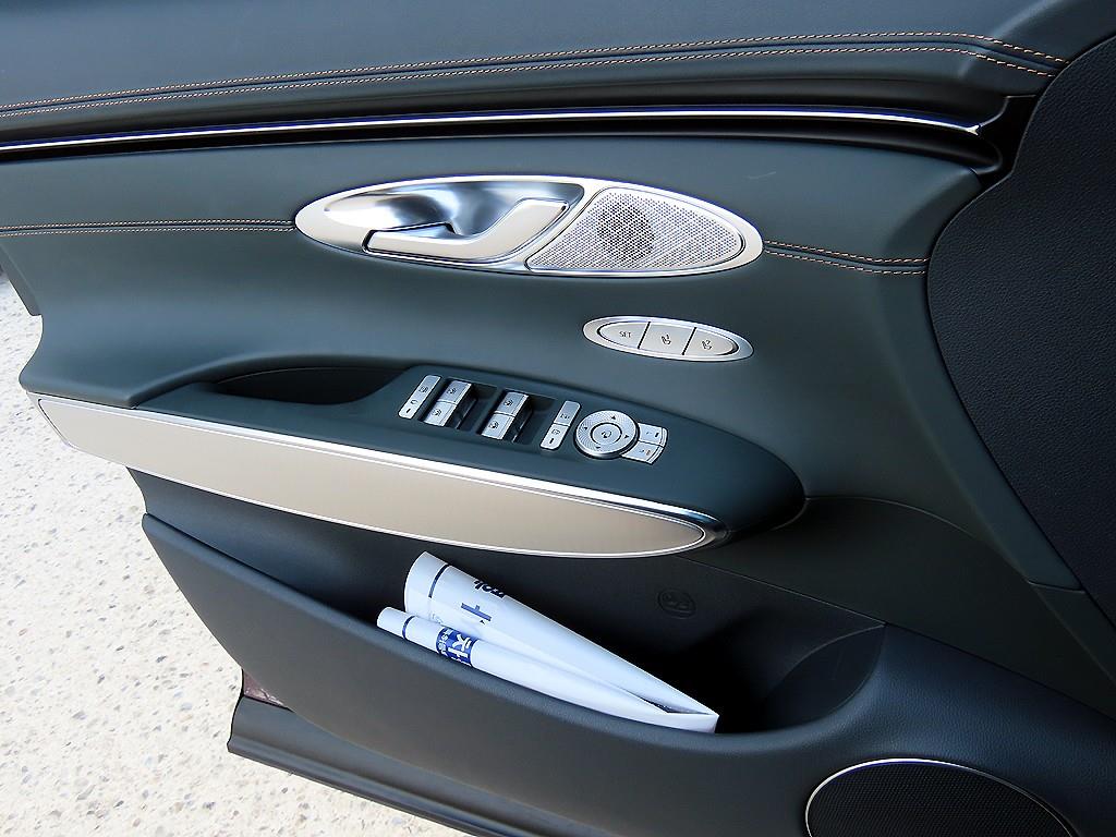 Genesis GV70 - Vista 11