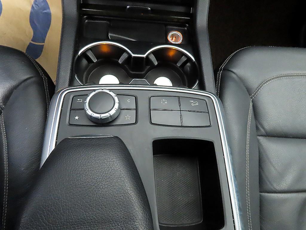 Mercedes Benz M Class - Vista 12