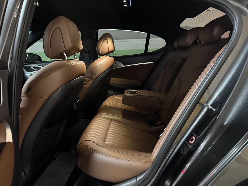 Genesis G70 - Vista 2