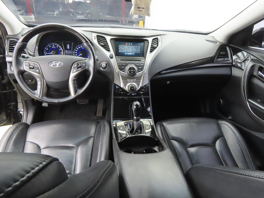 HYUNDAI Grandeur - Vista 7