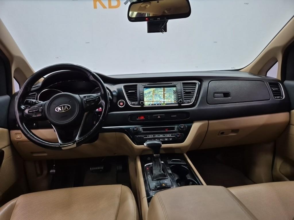 KIA Carnival - Vista 7