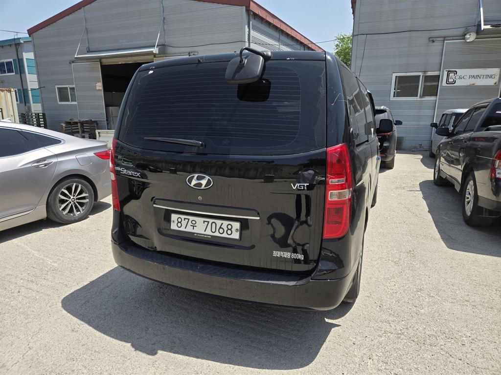 HYUNDAI Starex - Vista 3