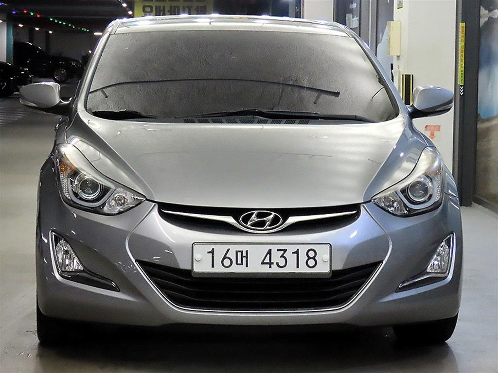 HYUNDAI Avante - Vista 2