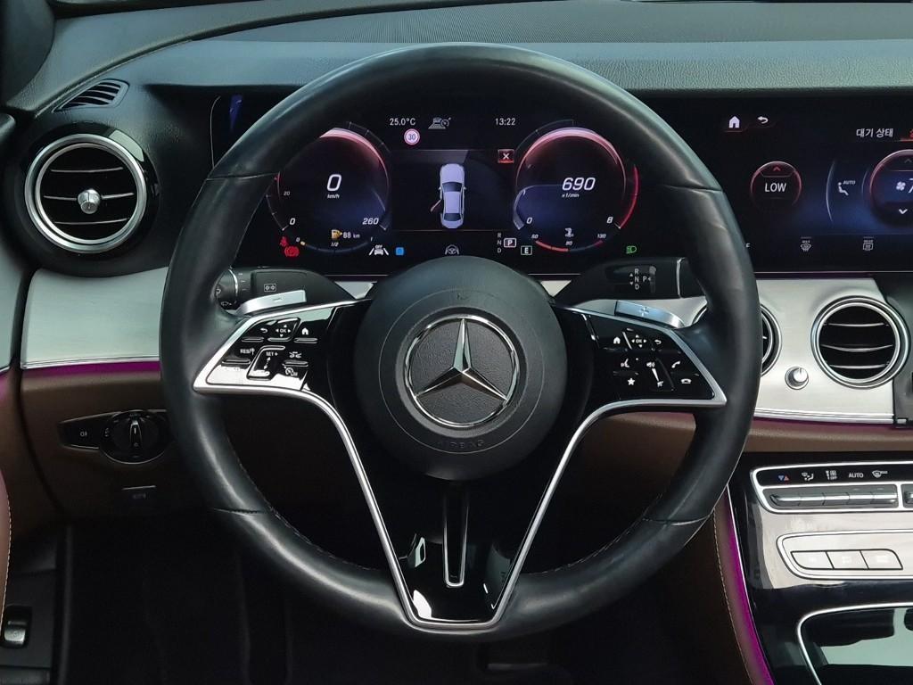 Mercedes Benz E class - Vista 9