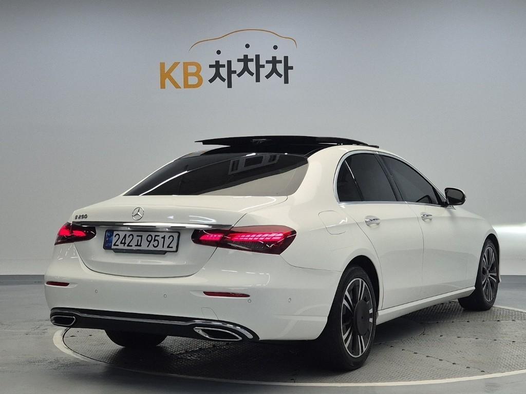 Mercedes Benz E class - Vista 3