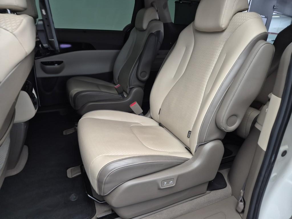 KIA Carnival - Vista 12