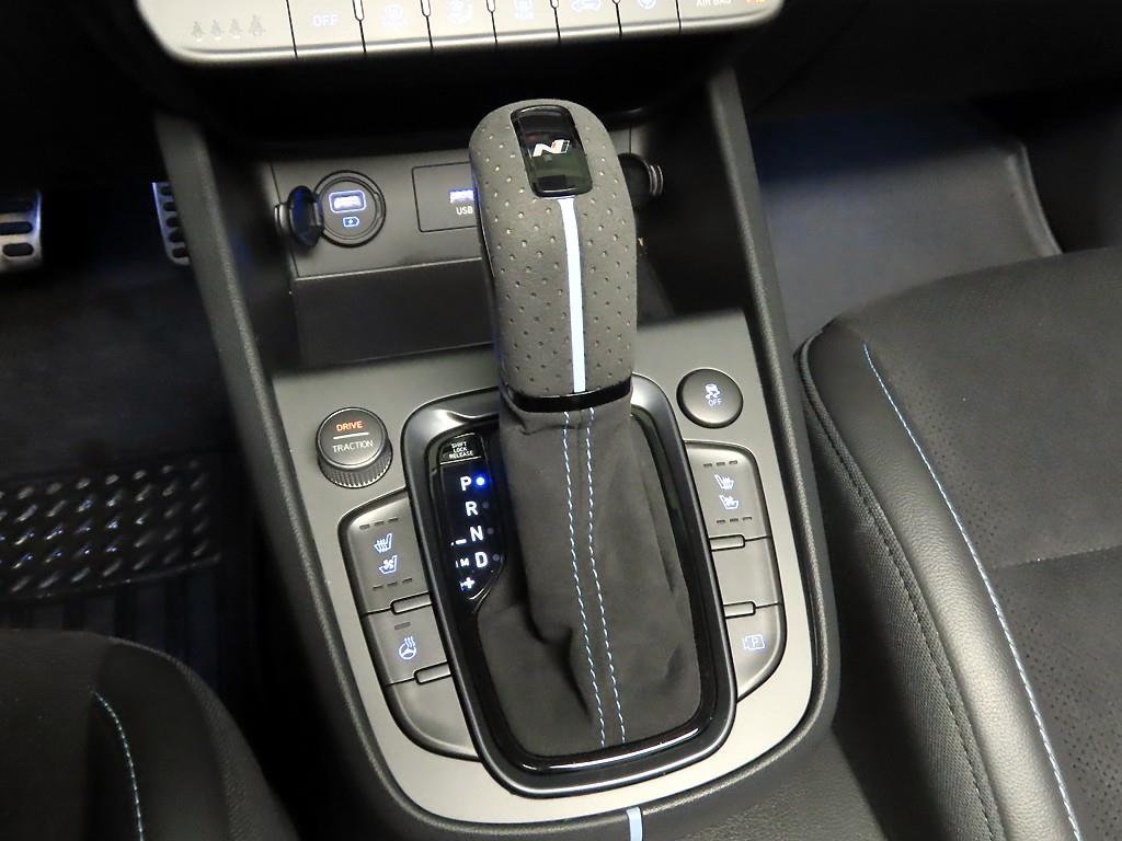 HYUNDAI Kona - Vista 10