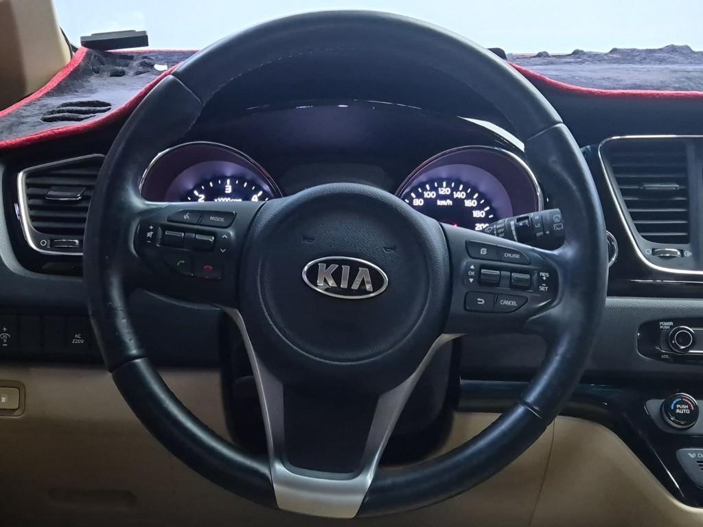 KIA Carnival - Vista 9