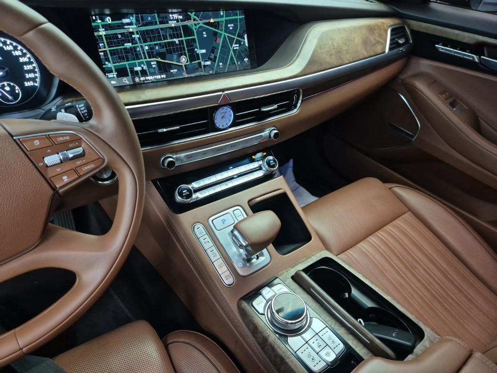 Genesis G90 - Vista 10