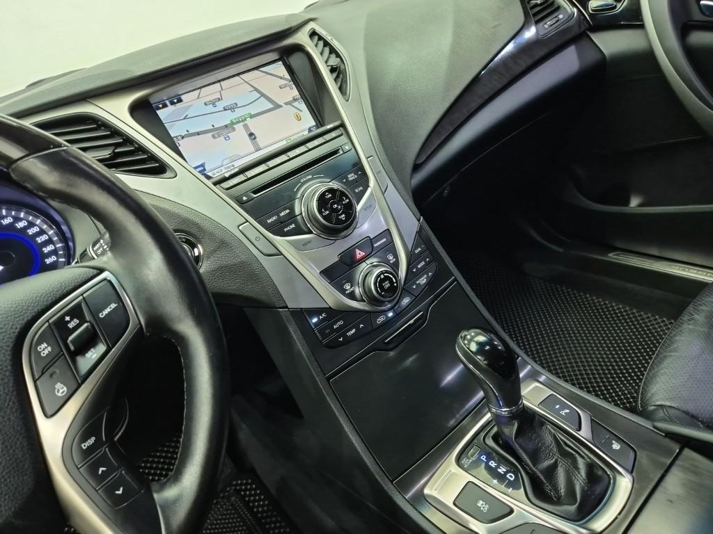 HYUNDAI Grandeur - Vista 10