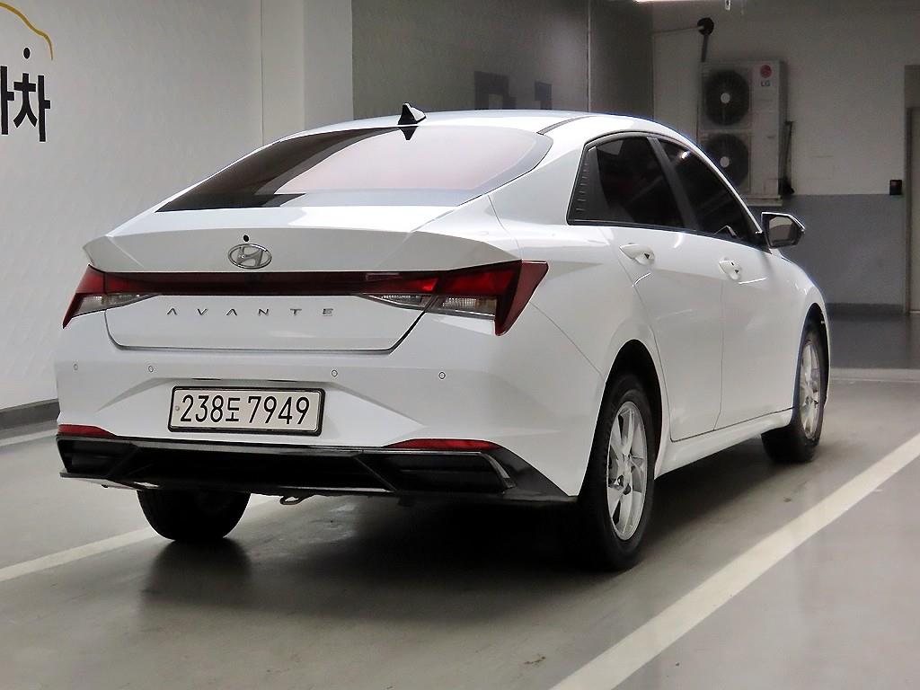 HYUNDAI Avante - Vista 4