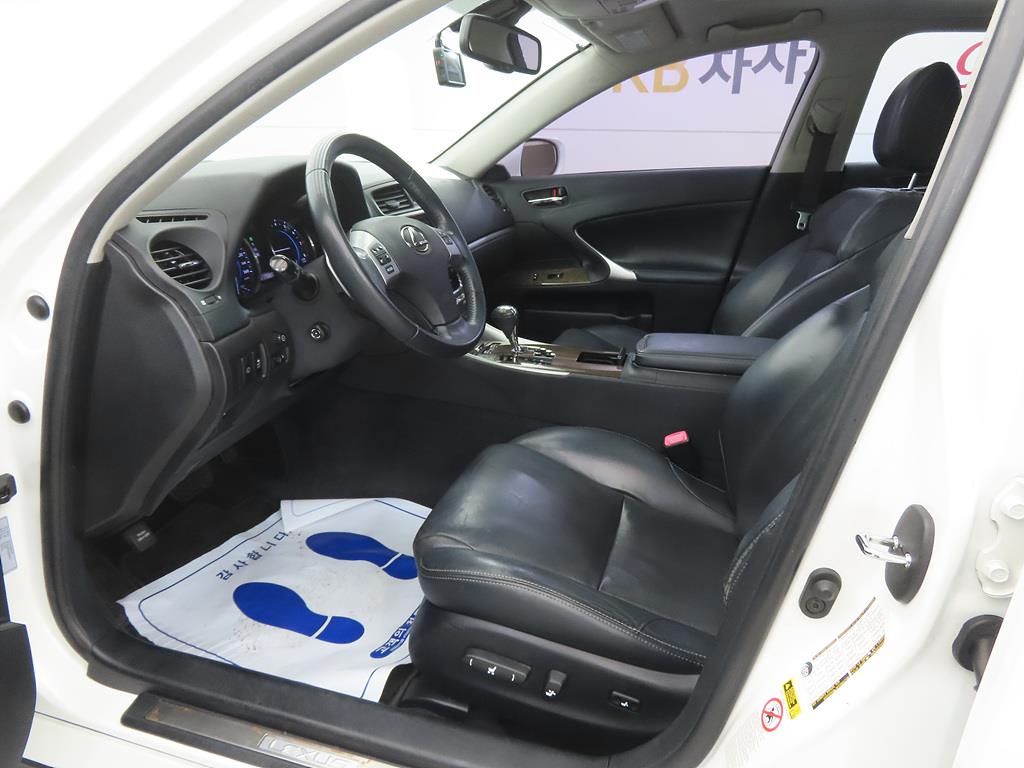 Lexus IS - Vista 5