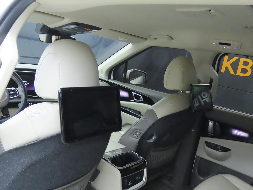 KIA Carnival - Vista 11