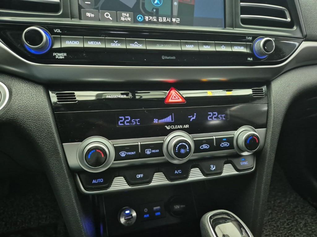 HYUNDAI Avante - Vista 10