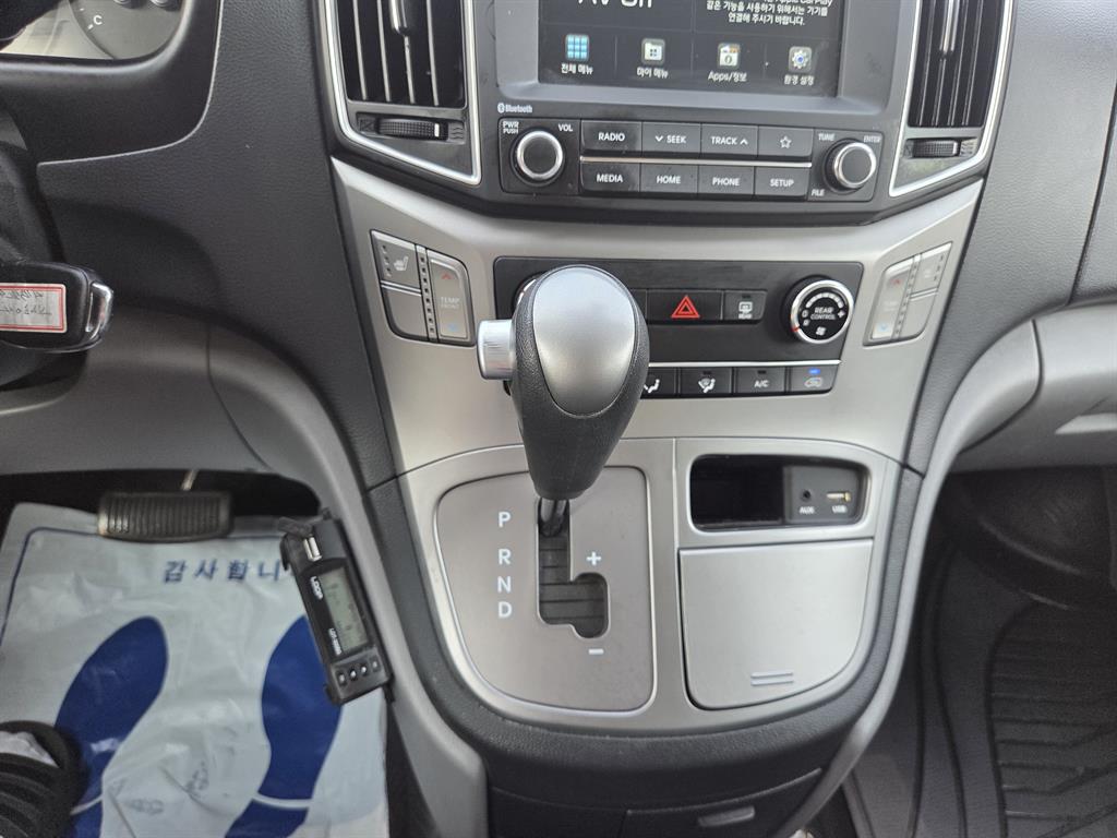 HYUNDAI Starex - Vista 8